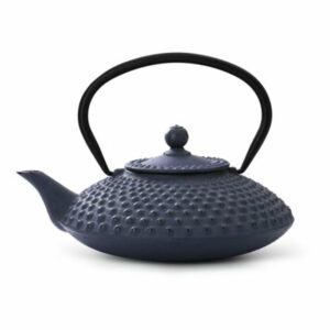 Modrá litinová konvice se sítkem na sypaný čaj Bredemeijer Xilin