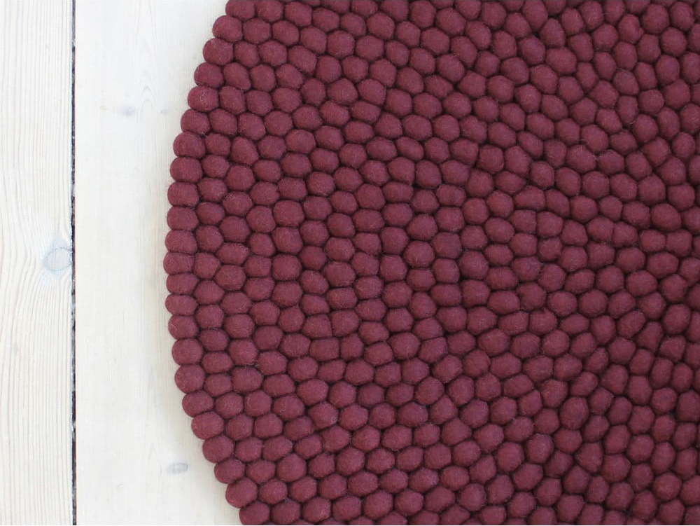 Tmavě višňový kuličkový vlněný koberec Wooldot Ball Rugs