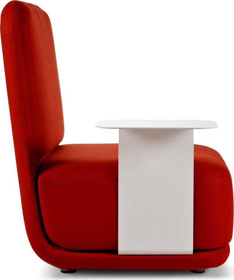 Červené křeslo s bílým kovovým stolkem Softline Standby High + Side Table Softline