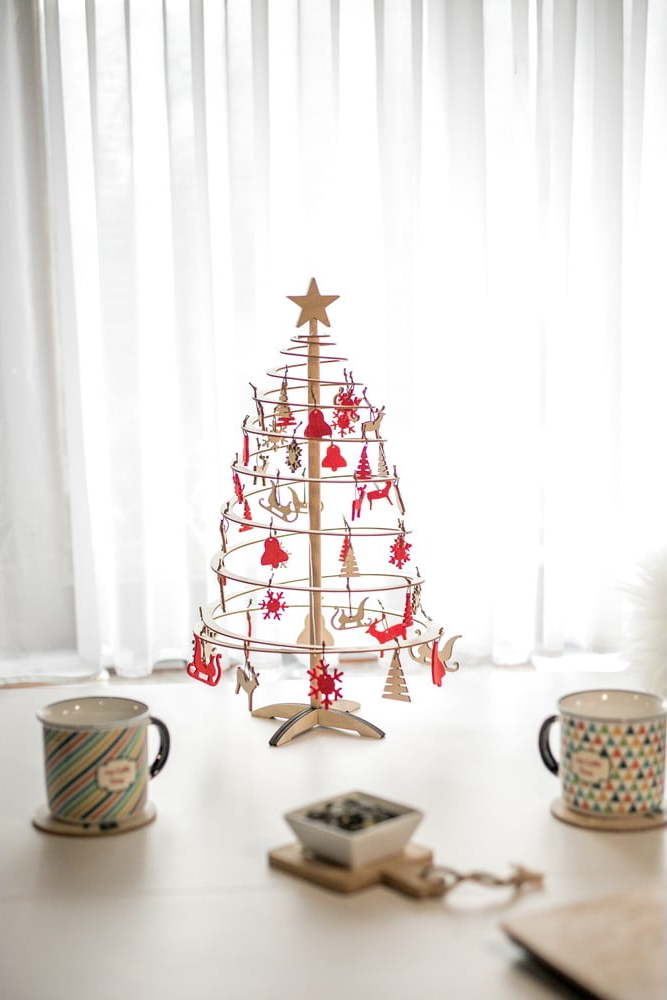 Dřevěný dekorativní vánoční stromek Spira Mini