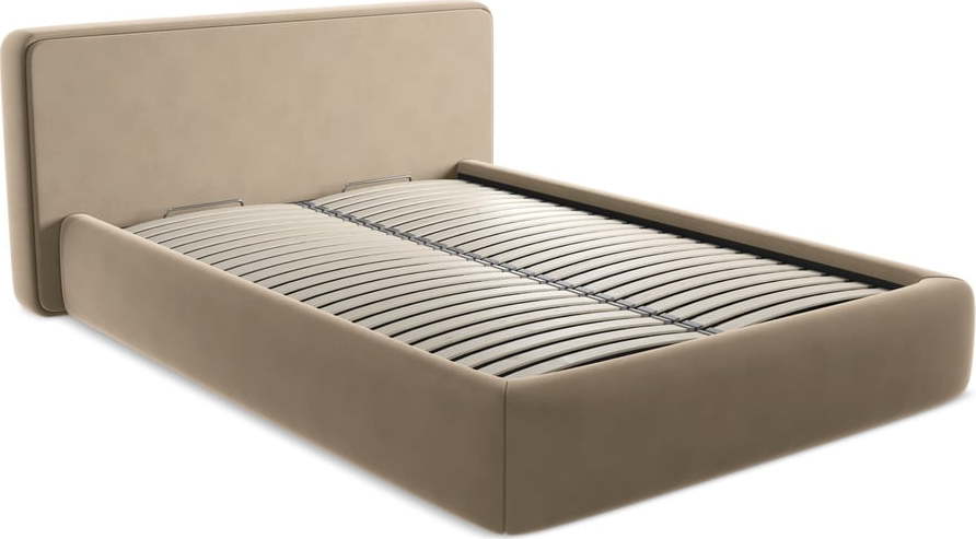 Světle hnědá čalouněná dvoulůžková postel s úložným prostorem s roštem 140x200 cm Kiana – Makamii Makamii