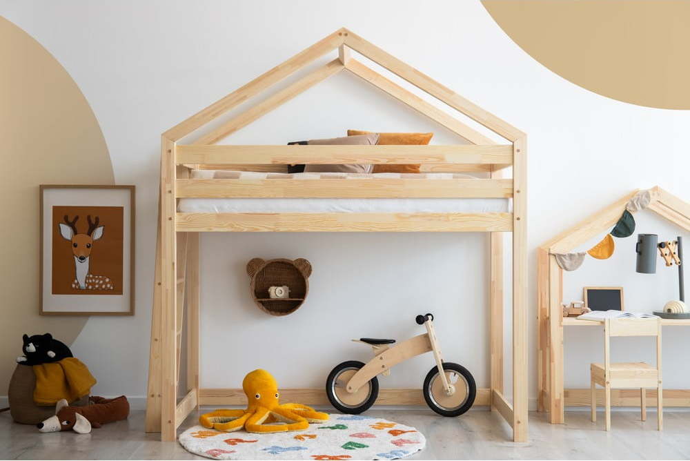 Domečková vyvýšená dětská postel z borovicového dřeva 90x200 cm v přírodní barvě Mila DMPBA – Adeko Adeko