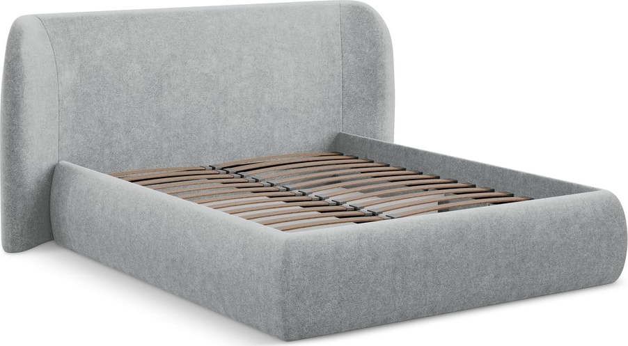 Světle šedá čalouněná dvoulůžková postel s úložným prostorem s roštem 160x200 cm Hauke – Makamii Makamii
