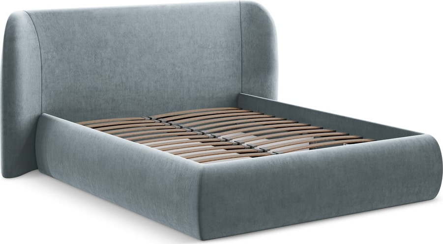 Světle modrá čalouněná dvoulůžková postel s úložným prostorem s roštem 140x200 cm Hauke – Makamii Makamii
