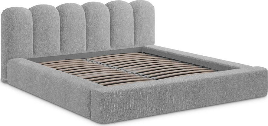 Šedá čalouněná dvoulůžková postel s úložným prostorem s roštem 180x200 cm Mano – Makamii Makamii