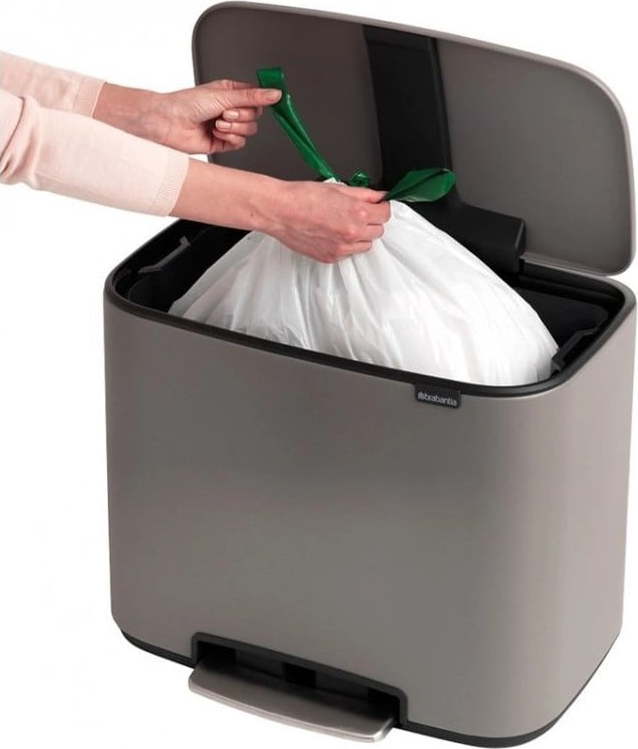 Světle šedý nášlapný ocelový odpadkový koš 36 l Bo – Brabantia Brabantia