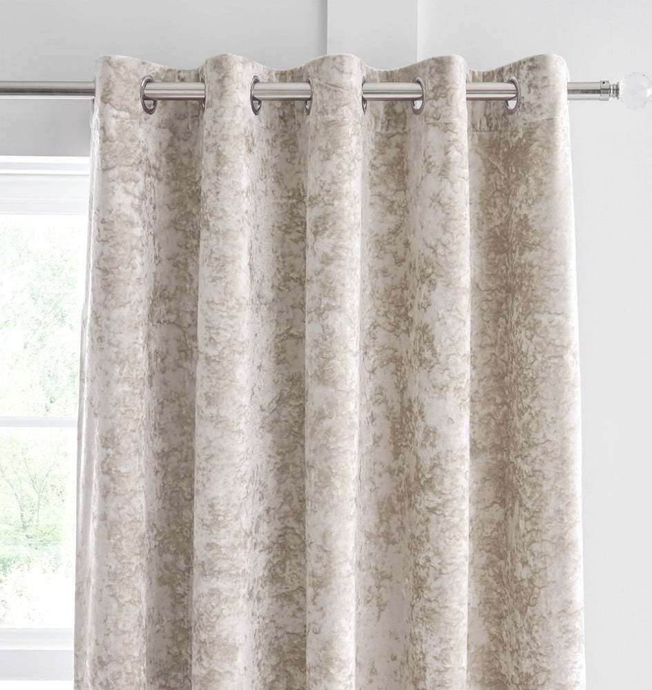 Béžové závěsy v sadě 2 ks 229x229 cm Crushed Velvet – Catherine Lansfield Catherine Lansfield