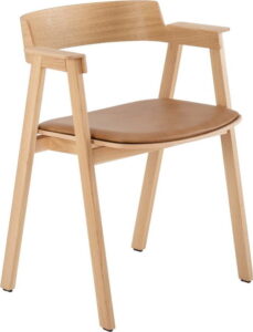 Hněd&aacute;/v př&iacute;rodn&iacute; barvě kožen&aacute; j&iacute;deln&iacute; židle s područkami Flip &ndash; Gazzda Gazzda