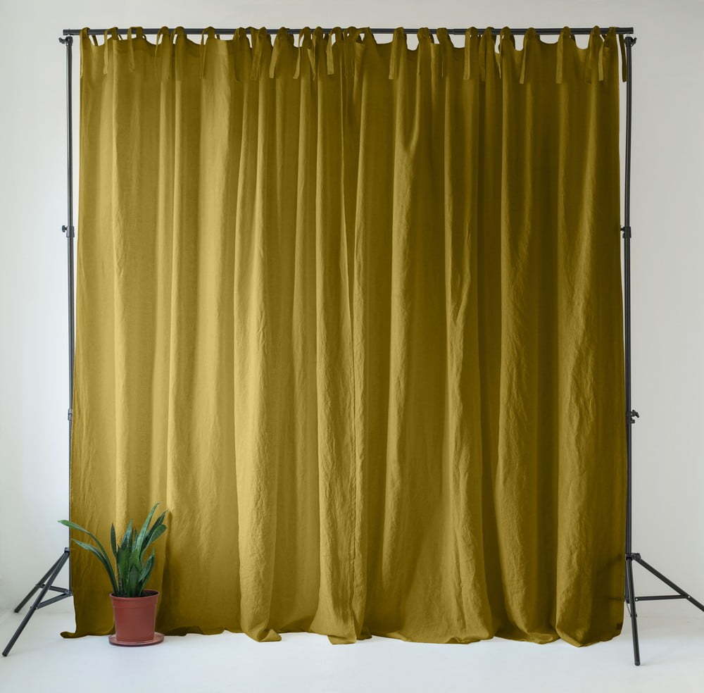 Okrově žlutý/zelený lněný závěs 140x330 cm Moss Green – Linen Tales Linen Tales